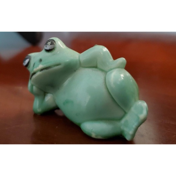 Miniature Bored GREEN FROG 1/2" x 1" Figurine - Picture 5 of 5